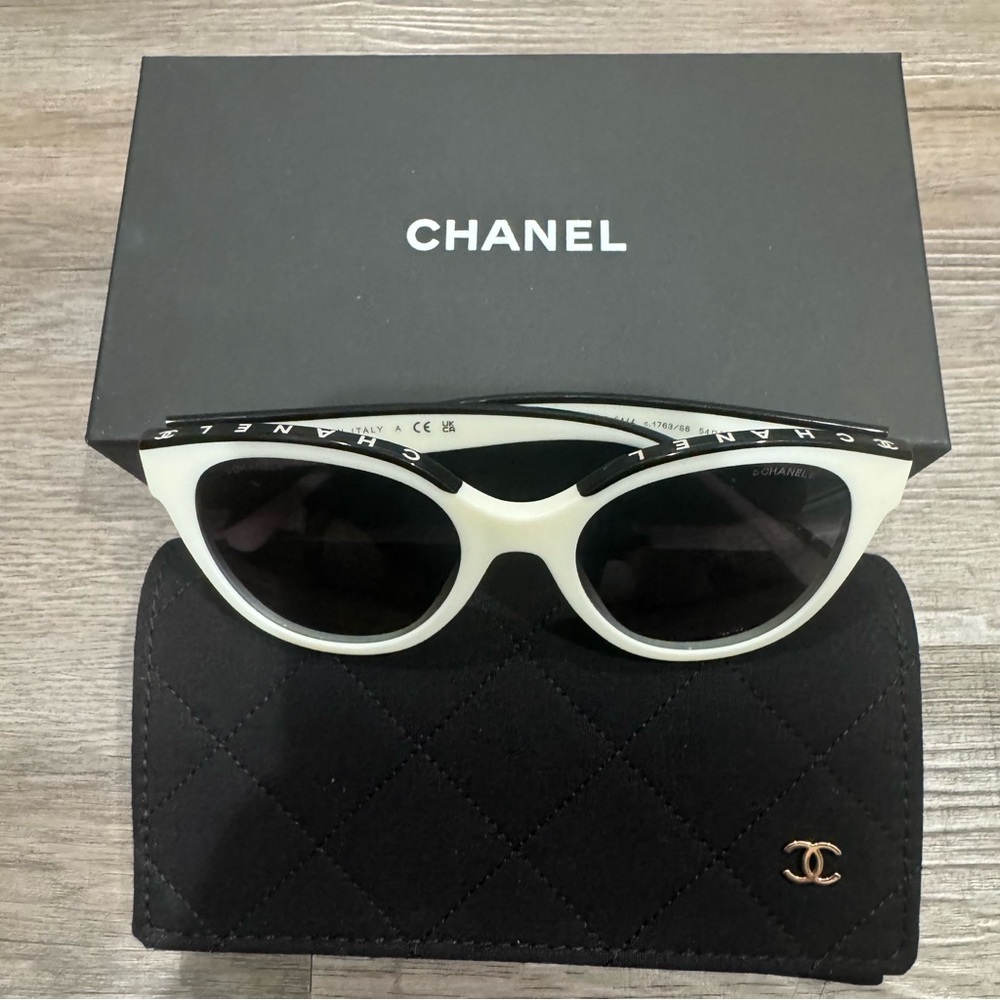 Chanel Butterfly CC Logo White and Black Sunglasses CH5414 - Picture 4 of 16